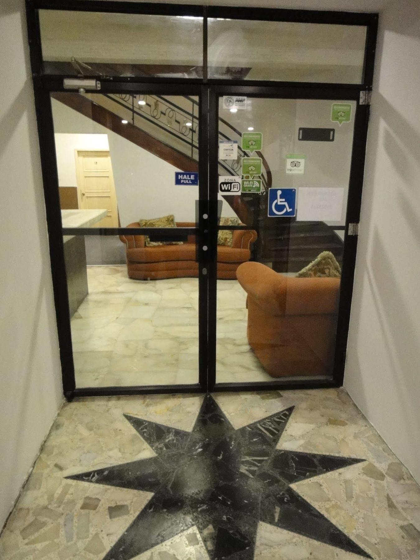 Alston Inn Hotel كويتو المظهر الخارجي الصورة