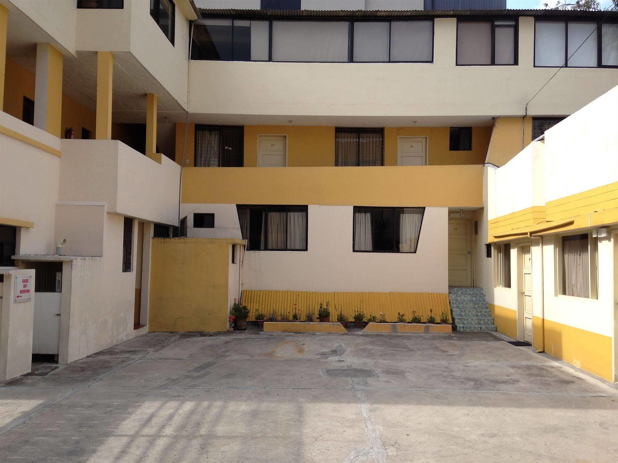 Alston Inn Hotel كويتو المظهر الخارجي الصورة