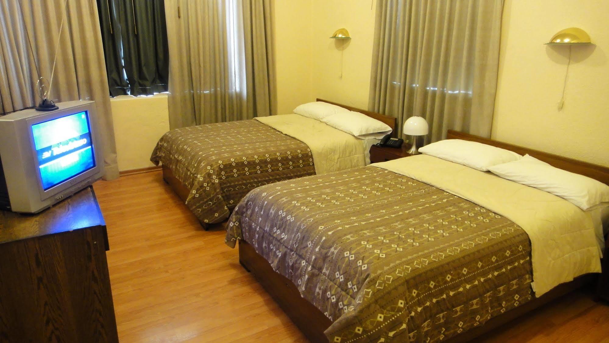 Alston Inn Hotel كويتو المظهر الخارجي الصورة