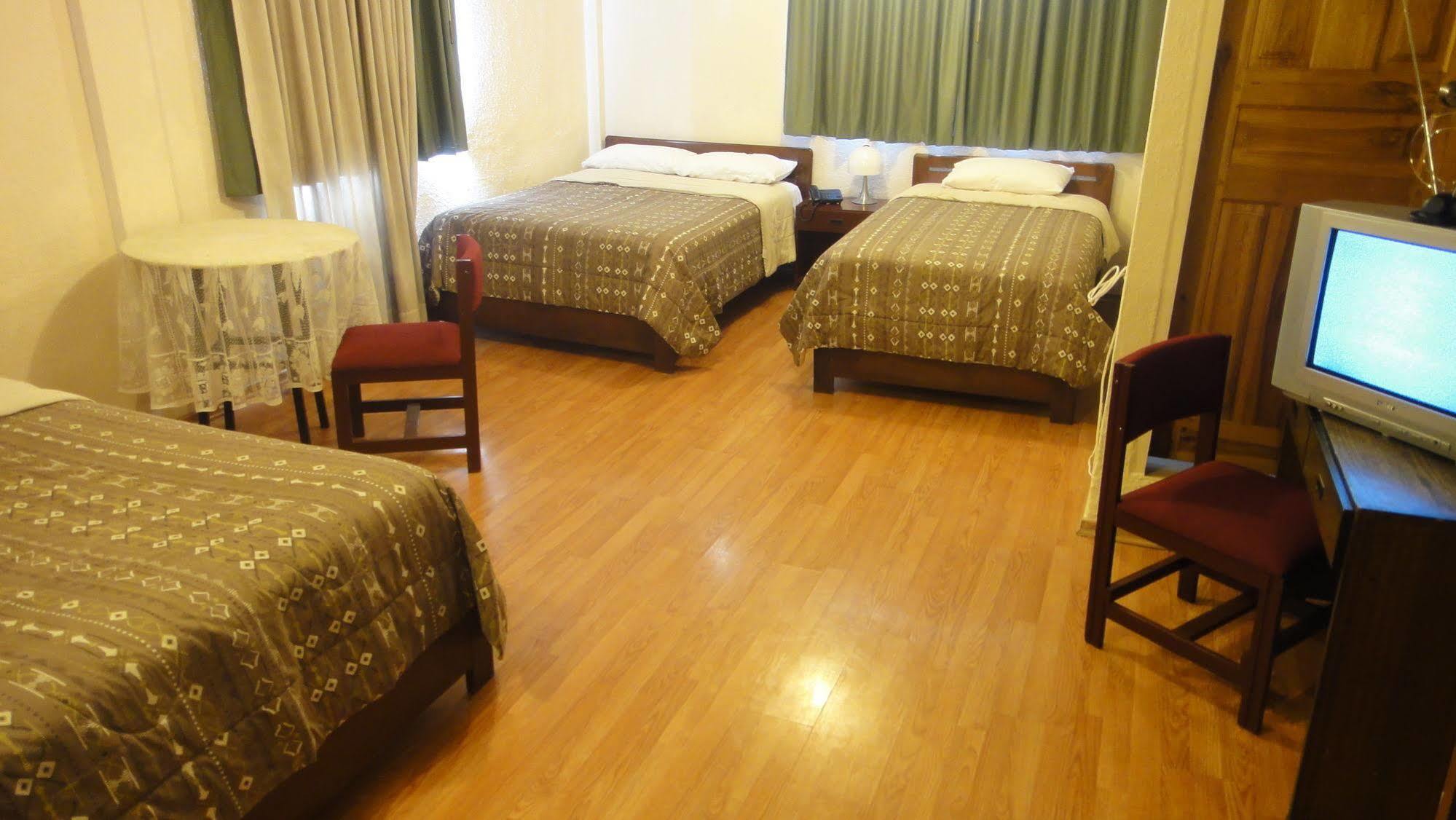 Alston Inn Hotel كويتو المظهر الخارجي الصورة